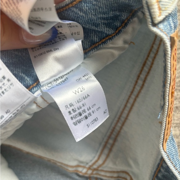 Levi’s Jean shorts - Picture 3 of 3